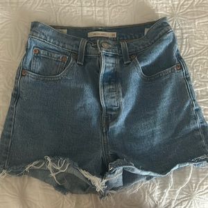 Levi Ribcage Shorts